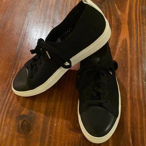 Banana Republic size 9.5 Flyknit sneakers